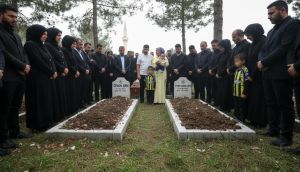 Baba oğul yan yana toprağa verildi