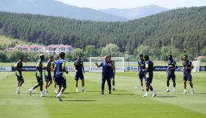Fenerbahçe Yeni Sezon Hazırlıklarını Sürdürüyor