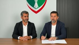 Amed Sportif Faaliyetler, Besnik Hasi ile Anlaştı
