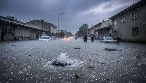 İnegöl, dolu ve sağanak yağışa teslim oldu