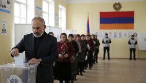Ermenistan'da Kader Günü: Paşinyan ve Muhalefet Sandıkta Yarışıyor