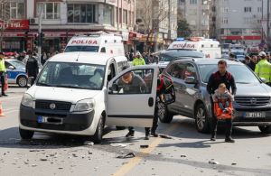 Samsun İlkadım'da Kaza: Baba ve 2 Yaşındaki Oğlu Yaralandı