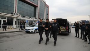 Büyükçekmece Adliyesi'nden 25 kilo altın çalınmasıyla ilgili 2 firari Türkiye'ye teslim oldu