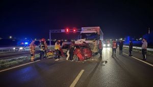 Bolu'da Tır, Otomobile Çarptı: 3 Yaralı
