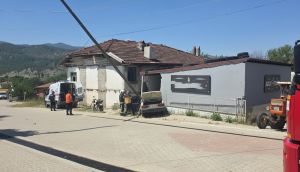 Denizli'de acı kaza! Kontrolden çıkan otomobil depo duvarına ok gibi saplandı: Karı-koca hayatını kaybetti!