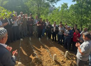 Hakkari'de boşanma aşamasındaki eşi tarafından öldürülen kadın, annesi ve iki kardeşi aynı mezarlıkta defnedildi