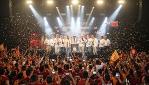 Galatasaray'ın Şampiyonluk Kupası Denizli'de Taraftarlarla Buluştu