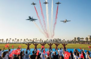 İzmir'de Havacılık Festivali Coşkusu: Türk Hava Kuvvetleri'nin 115. Yıl Dönümü Kutlanıyor