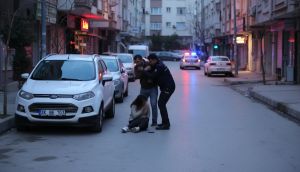 Adana'da platonik aşk dehşeti: Genç kadını sokak ortasında bıçakladı, o anlar kameraya yansıdı
