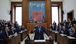 CHP'de Kopuş: Özgür Özel'in Yerine Faik Öztrak Getirildi