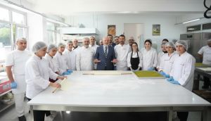Geleneksel Türk Tatlısı Baklava Yapımı Artık Okul Sıralarında: Meslek Lisesinde Baklava Dersi