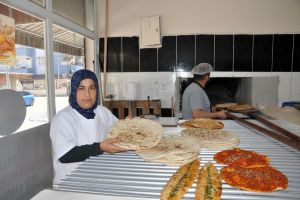Hatay'da Anne Oğlu İçin Açtığı Fırında Kadın Girişimci Olarak Çalışıyor