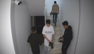 Hatay'da çocuk hırsızların pes dedirten hırsızlığı: Ayakkabıları kalite kontrolü yaptılar