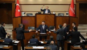 İmamoğlu'nun 'çıkar amaçlı suç örgütü' iddianamesine CHP sansürü! Meclis iki kez ara verildi, konuşma hakkı gasp edildi