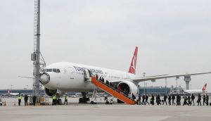 THY uçağı park sırasında anten direğine temas etti: 267 yolcu tahliye edildi