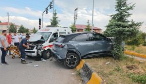 Bitlis'te Ambulans ve SUV Çarpıştı: 10 Yaralı