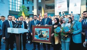 TÜRGEV'de Gençlerden Erdoğan'a Babalar Günü Sürprizi