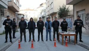 Sultanbeyli ve Sancaktepe'de uyuşturucu operasyonu: 233 hap ele geçirildi