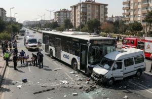 Ankara'da EGO Otobüsü Kazasında 1 Ölü, 9 Yaralı: Kaza Anı Kamerada