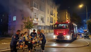Kayseri'de 4 Katlı Binada Yangın: 3 Kişi Dumandan Etkilendi