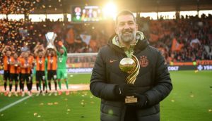 Arda Turan Ukrayna Premier Lig'de Yılın Teknik Direktörü Seçildi