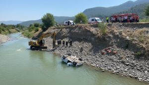 Hatay Defne'de Aracı Nehre Uçan Balıkçı Öldü