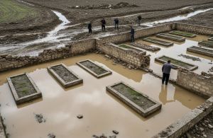 Develi'yi önce dolu, sonra sel vurdu