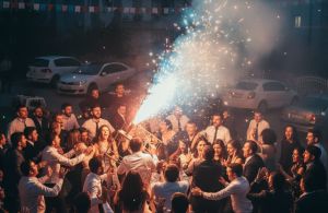 İzmir Bornova'da Nişan Töreninde Havai Fişek Misafirlerin Üzerine Patladı