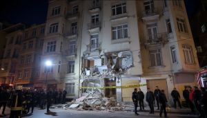 Beyoğlu'nda 5 Katlı Binada Mutfak Duvarı Çöktü