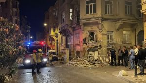 Beyoğlu'nda 5 Katlı Binada Mutfak Duvarı Çöktü