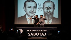Munzur Üniversitesi'nde Erdoğan Bahçeli Ve Din Hedef Alındı