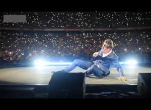 Teoman Beşiktaş Konserinde Kendini Yere Attı: Sosyal Medyada Fırtına Esti