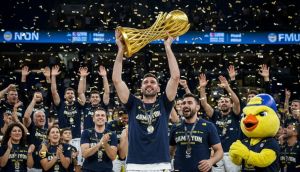 Fenerbahçe Beko Şampiyonluk Kupasını Kaldırdı