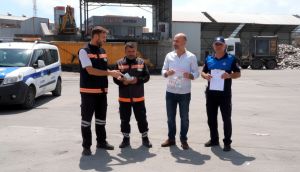 Esenyurt'ta yanlışlıkla çöpe atılan 35 bin lira bulundu ve sahibine teslim edildi