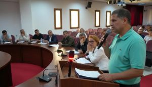 CHP'de küfür skandalı bitmiyor: Dikili Belediye Meclisi'nde açık kalan mikrofon canlı yayında ele verdi!