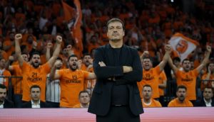 Ergin Ataman, Olympiakos Taraftarına Gönderme Yaptı: 'Türk Olmaktan Gurur Duyuyorum'