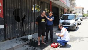 Antalya'da korku dolu anlar: Motosiklet tamir dükkanı sahibi üzerine benzin döküp kendini dükkanına kilitledi