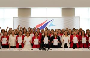 CHP Kadın Kolları İl Başkanları: 'Bizim Genel Başkanımız Asu Kaya'dır'