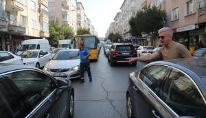 Ümraniye'de Servis Şoförüne Saldıran Trafik Magandası Kamerada