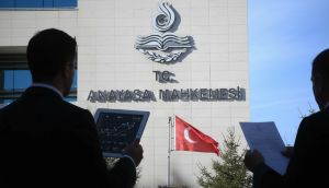 AYM, FETÖ'den İhraç Edilen Müdürün Garson İtirazını Reddetti