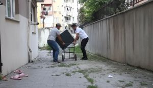 Avcılar'da pes dedirten hırsızlık anları! Klima ünitesini söküp el arabasıyla götürdü: Tek başına kaldıramayınca…