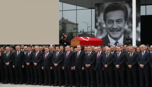 Kadir İnanır'ın Vefatına Siyasilerden Taziye Mesajları