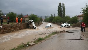 Niğde'de Sağanak Hayatı Felç Etti: 3 Araç Sel Sularına Kapıldı!