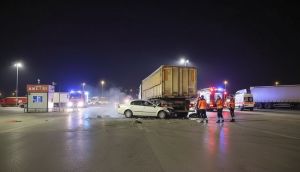 Polatlı'da Park Halindeki Kamyona Çarpan Otomobilde 3 Kişi Öldü