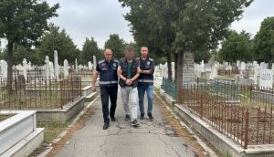 Samsun'da Mezarlıkta Eşini Darbeden Koca Tutuklandı