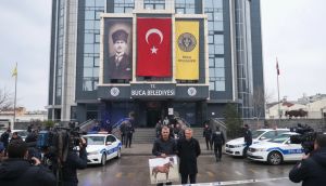 İzmir'de yolsuzluk operasyonu: Belediye memurunun 13 yarış atı çıktı