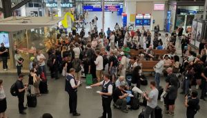 Almanya'da Dijital Telsiz Arızası Tren Seferlerini Durdurdu