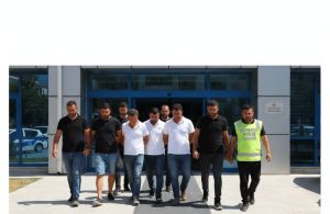 Marmaris'te göçmen kaçakçılığı operasyonu: 22 düzensiz göçmen yakalandı, 7 şüpheli adliyeye sevk edildi