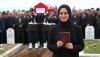 Eşi Uzman Çavuşu Düğün Günü Evlilik Cüzdanıyla Uğurladı