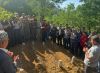 Hakkari'de boşanma aşamasındaki eşi tarafından öldürülen kadın, annesi ve iki kardeşi aynı mezarlıkta defnedildi